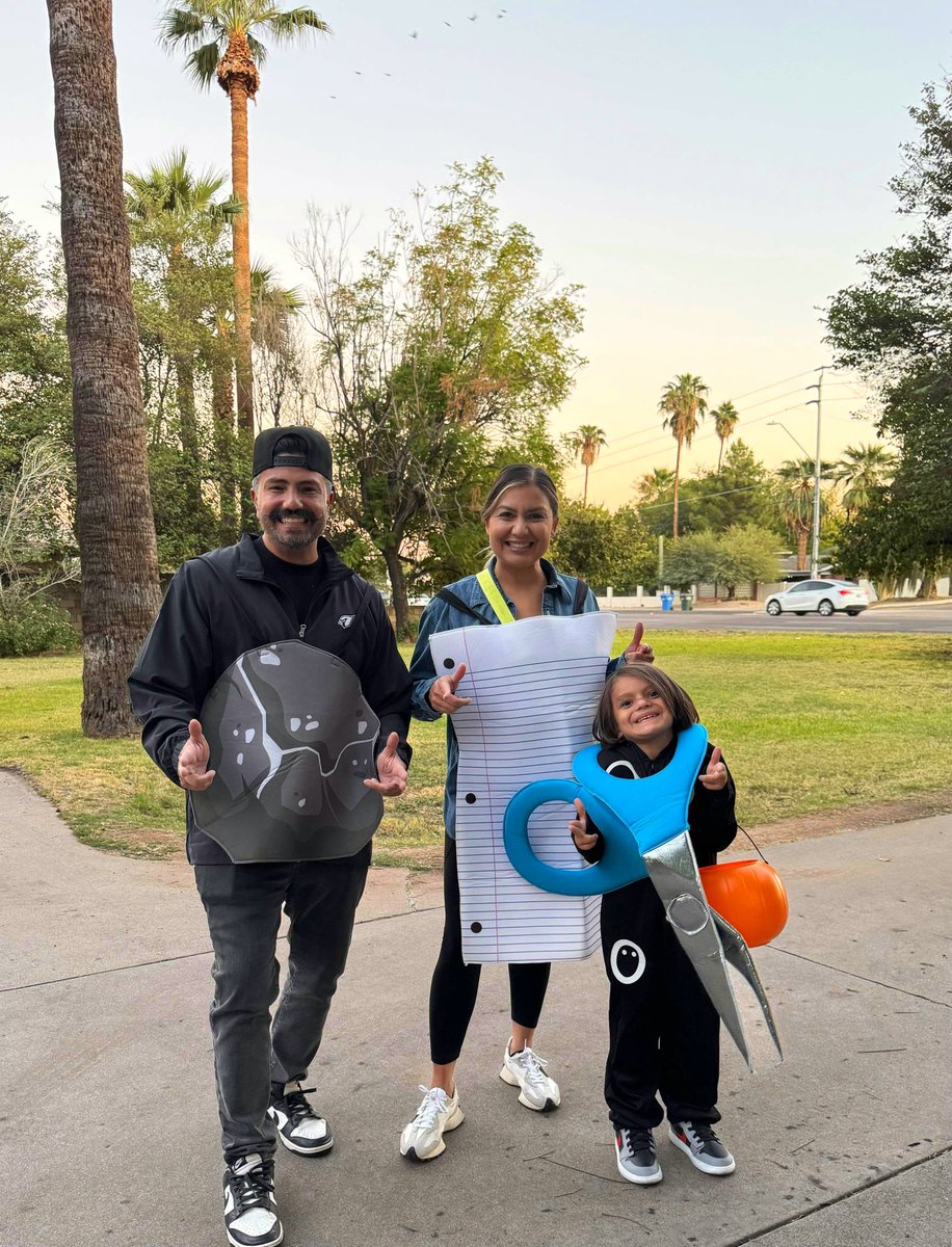 CRISCOKIDD's tweet photo. Happy Halloween! 🎃
#RockPaperScissors #RockPaperScissorsShoot https://t.co/9NmhDZlB61