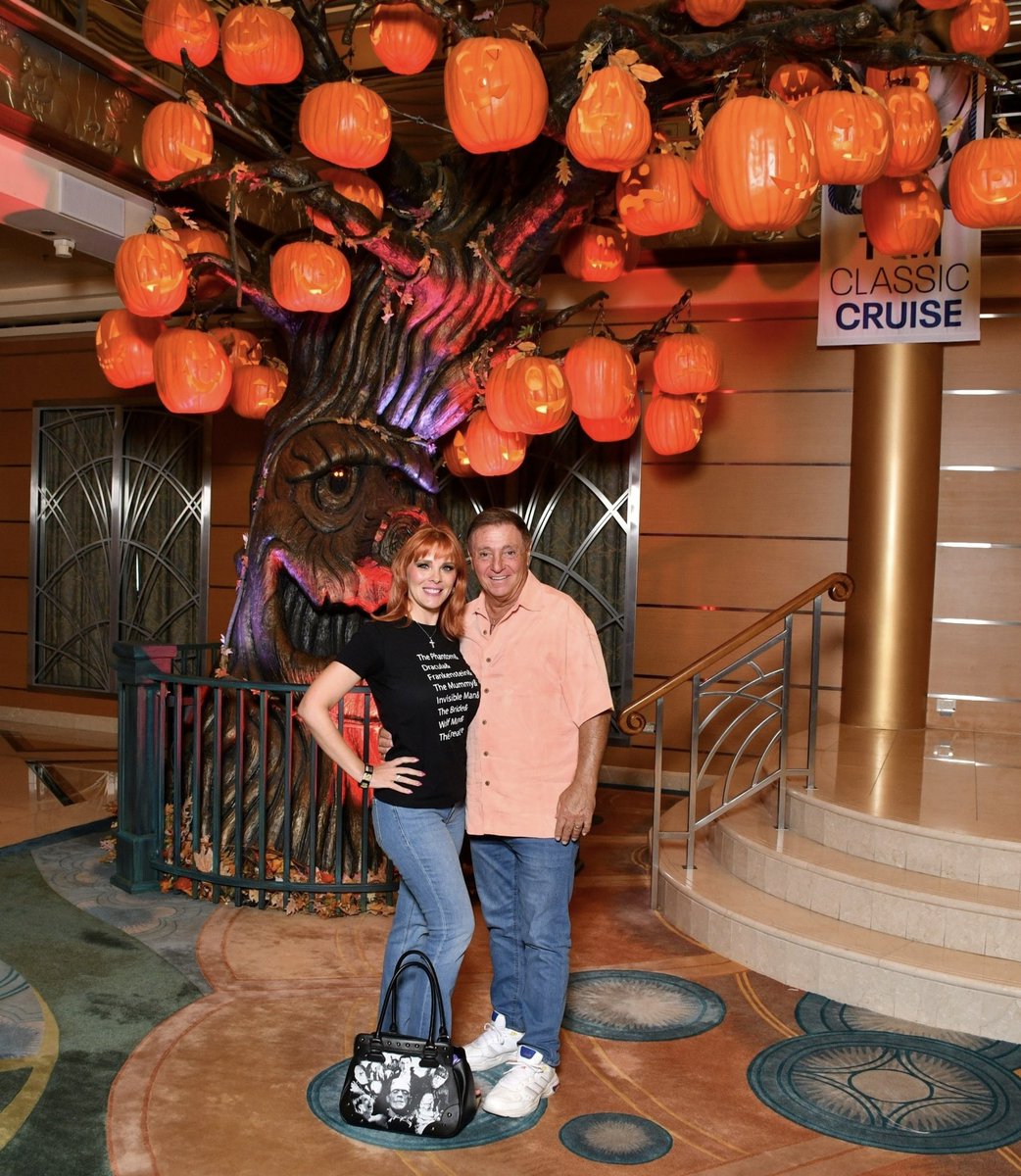 HollywoodHiDee's tweet photo. Had some Halloween fun on the #TCMClassicCruise ! https://t.co/TNxyOaNMRh