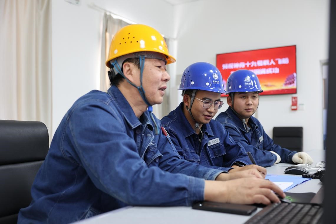 SGCCofficial's tweet photo. At 4:27 AM on October 30, the Shenzhou-19 crewed spaceship, atop a Long March-2F carrier rocket, is launched from the Jiuquan Satellite Launch Center. #StateGrid Gansu Electric Power Company successfully completed the power supply task for this space launch. https://t.co/n4VwgoSfqj