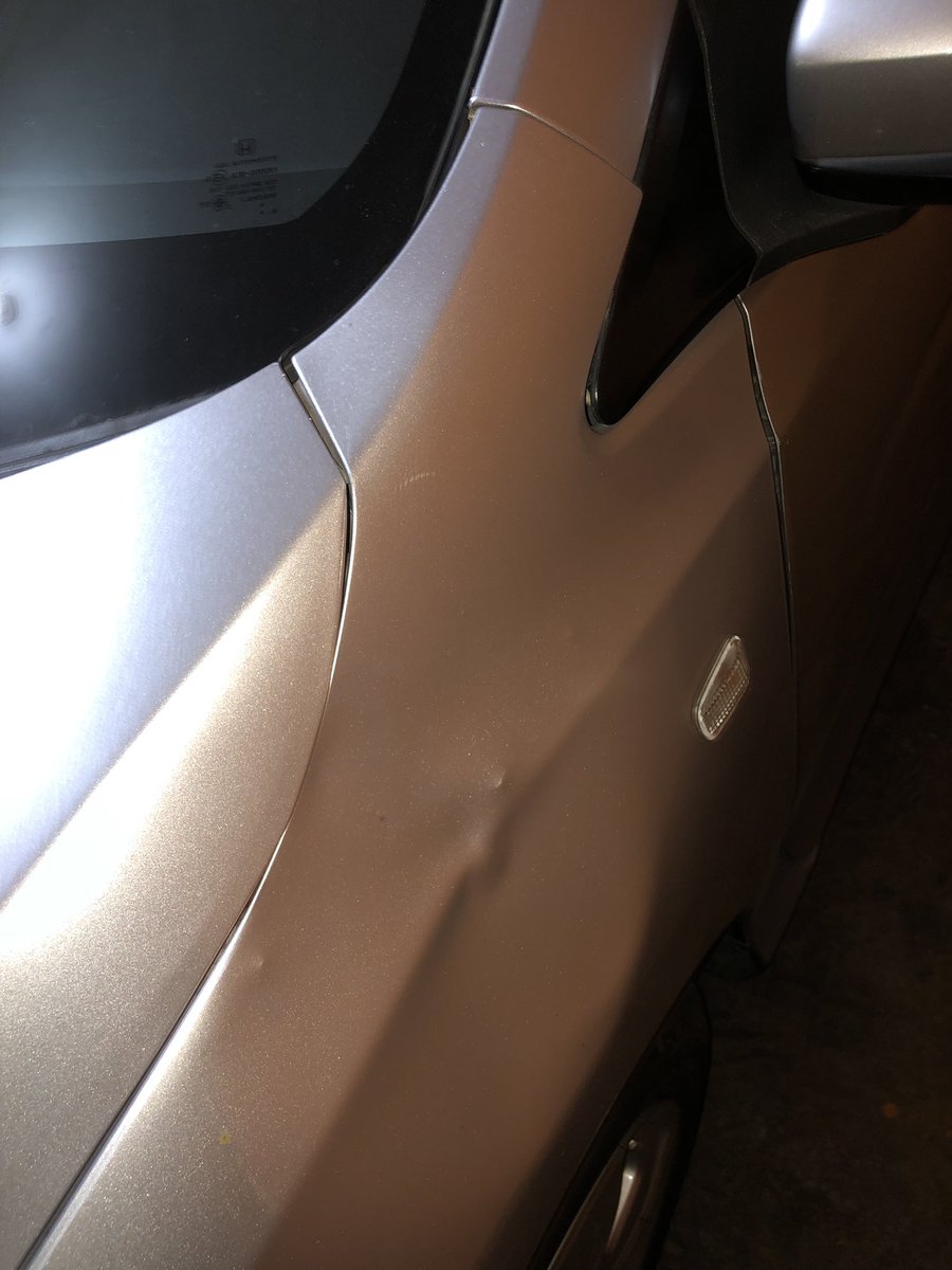lauritacheer's tweet photo. Para el HDSPM motociclista que se le fue a estampar al carro de mi hermana en el circuito y le dijo que se orillaran para ver los daños y se dio a la fuga: pinche naco ojalá nunca en tu vida tengas un accidente y se vayan dejándote ahí. 
Puta rodada del terror. https://t.co/dOnltpjRwL