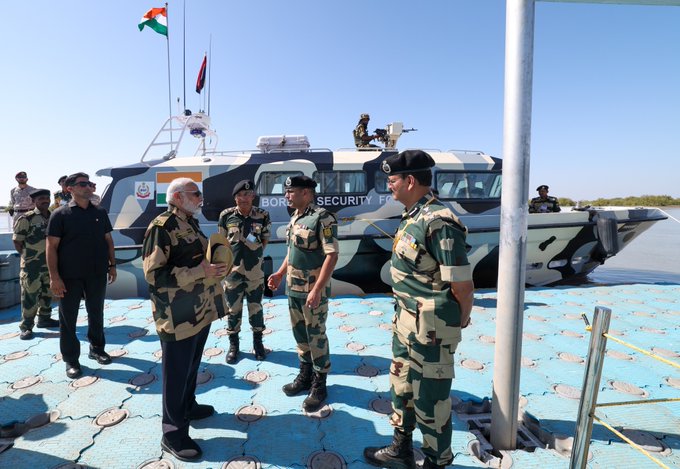sonu_tomar07's tweet photo. "This Diwali, PM Modi celebrates with the #BSF in #Gujarat, paying tribute to their tireless service. #Diwali2024 #HeroesOfTheNation #DiwaliWithBSF
#PMwithBSF #BSFWithTribals @aajtak @ANI https://t.co/ceO9s84zjw
