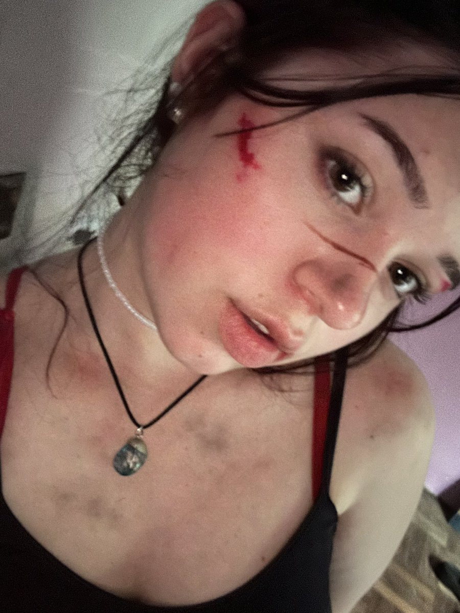 enflikizada's tweet photo. hola chicas, aparezco para mostrar que me disfracé de lara croft https://t.co/RLgUZIV3oH