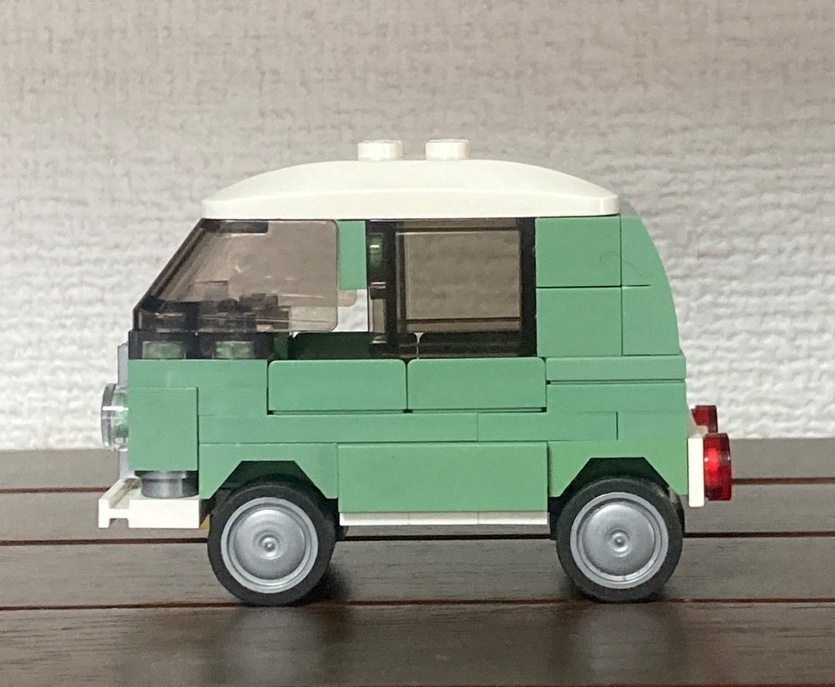 #4wlc サンバーディアスクラシック　一時期はよく見かけたレトロ軽。

ええと。この車自体もプチレトロかもですね　27年前の車ですから。