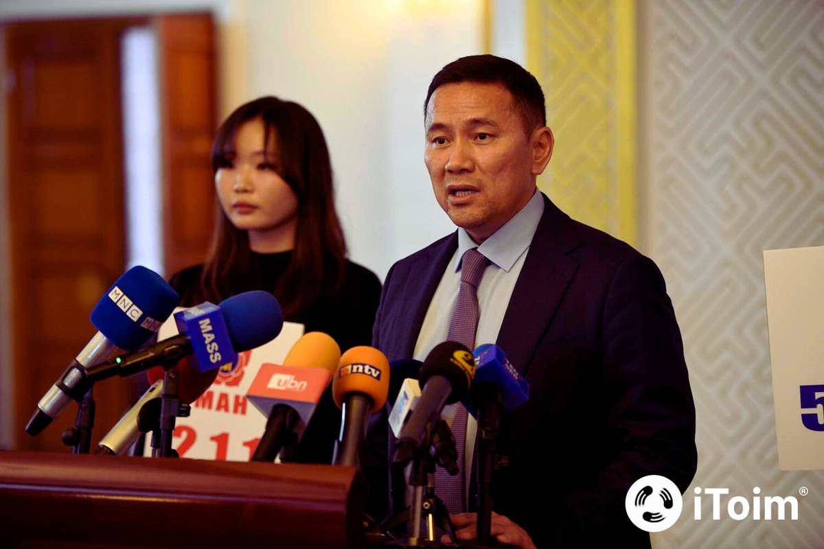 УИХ-ын гишүүн Д.Энхтүвшин:
-Сонгуулийн өмнө ялангуяа МАН-ын хувьд бусад намуудаасаа илүү төрийг жижиг, хувийн хэвшлийг дэмжих нь гэсэн итгэл үнэмшил байсан. Тэр утгаараа мөрийн хөтөлбөр дээр нь үндэслэж, нэр дэвших саналыг нь хүлээж авсан. Гэтэл анхны жилийн төсвийг хэлэлцэж