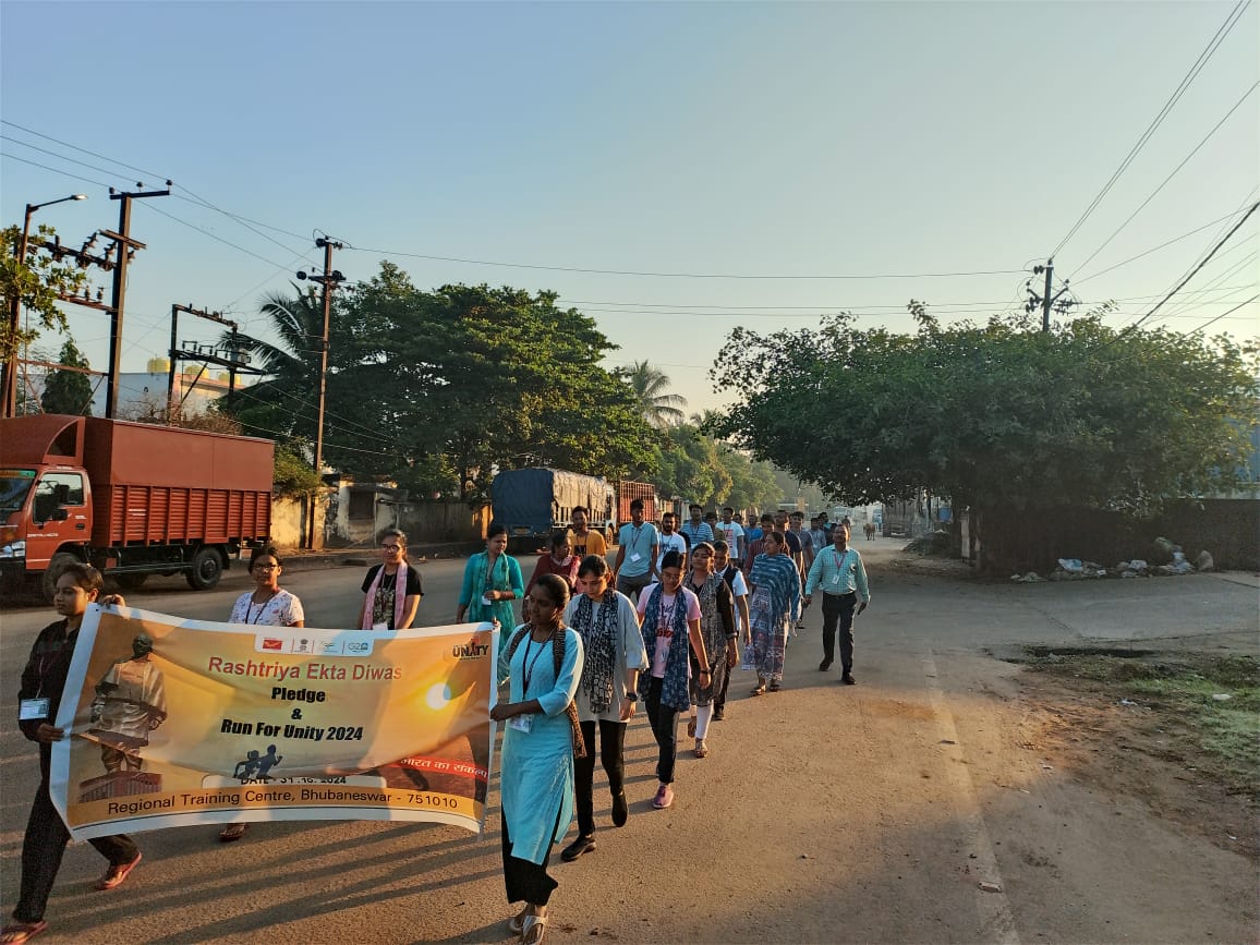 CPMG_Odisha's tweet photo. Rashtriya Ekta Diwas 2024 was observed and pledge taken with Run for Unity by staffs and trainees of RTC Bhubaneswar.
#RashtriyaEktaDiwas 
#DakSewaJanSewa https://t.co/88v7v7srRF