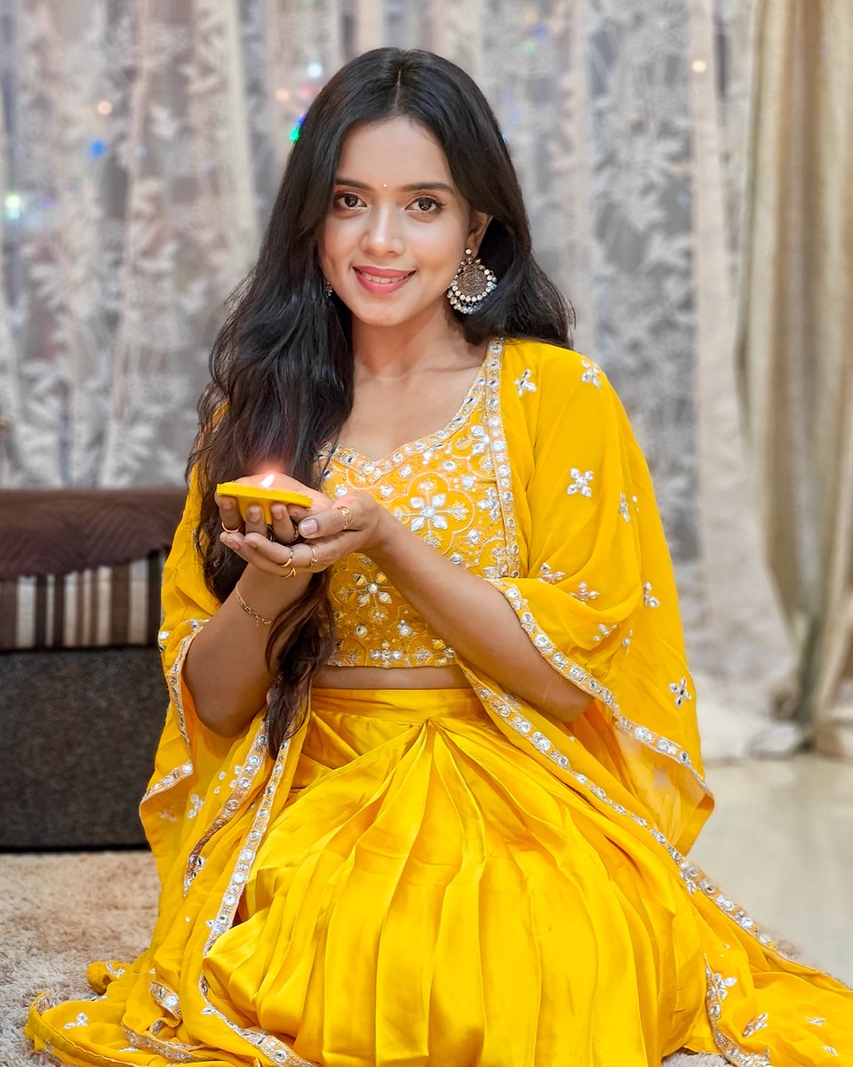 MeghaRay0109's tweet photo. Let the light within you add warmth to all those surrounding you 🪔✨

 #DiwaliCelebration #Diwali2024 https://t.co/W3Z9FrbArC