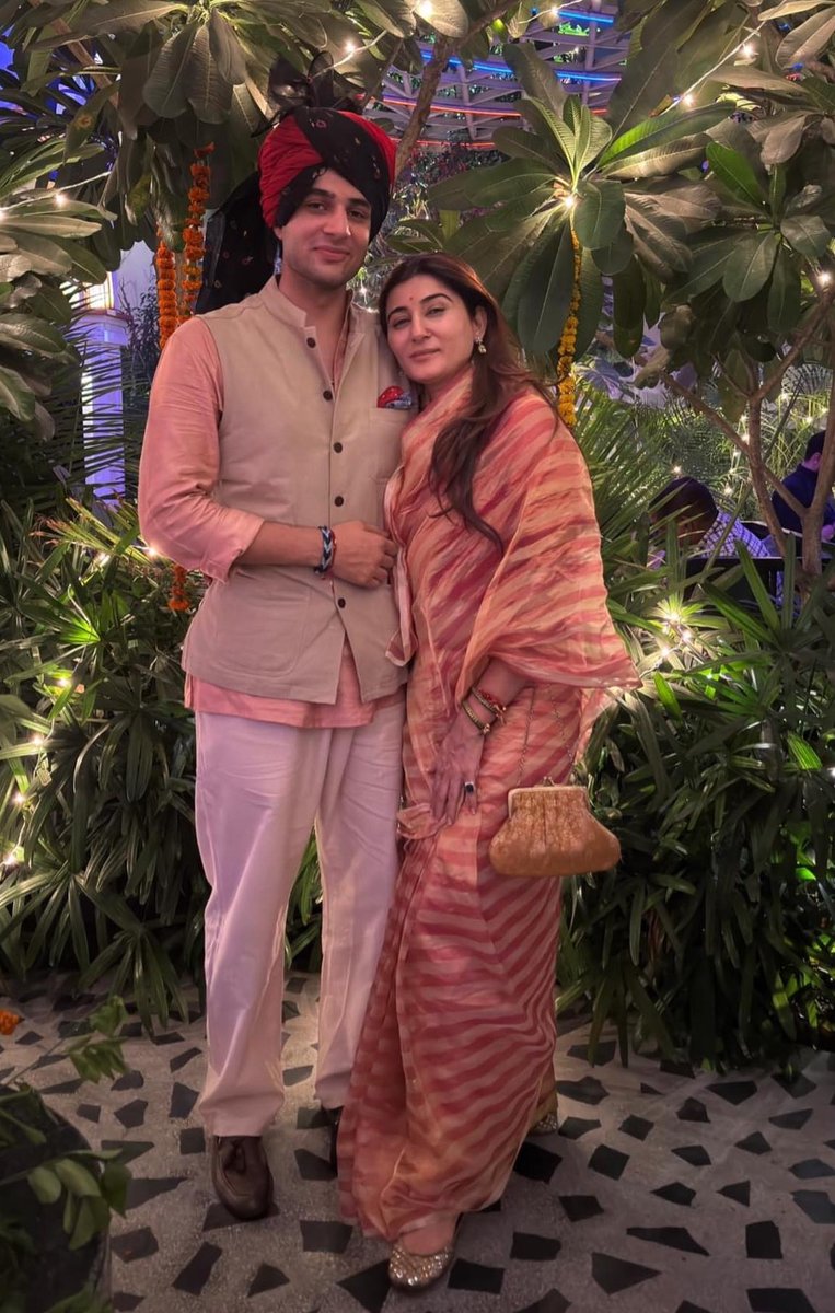 मां लक्ष्मी का साथ हो, मन में विश्वास हो,
दिल में शुद्धता और पूजा के समय भगवान के आशीर्वाद की आस हो,दिवाली का यह त्योहार आपके लिए मंगलमय हो।
#mylife 
#diwalispecial #diwali2024 #diwalicelebration #diwalivibes #Deepavali2024 
<a href="/KumariRukshmani/">Rukshmanii Kumari</a>