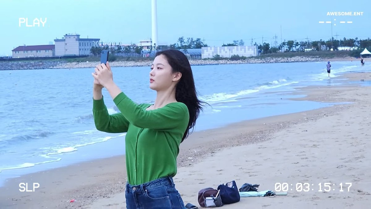 NJHIST0RY's tweet photo. Nation first love indeed 

( she also mentioned in her vlog that she will be filming "Dear X" soon so she won't be able to see the sea for awhile, so I think she drew X on the sand to celebrate that awe ) https://t.co/tOzE4U591s