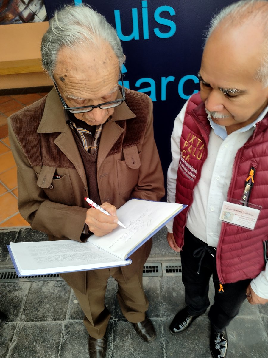 Primer Encuentro Regional de Sitios y Personajes de la Cuenca de México, organizado por el Consejo de la Crónica en el Centro Cultural Casa del Constituyente. En este evento, tuve el honor de participar representando al municipio de Ixtapaluca en mi calidad de Cronista Municipal.
