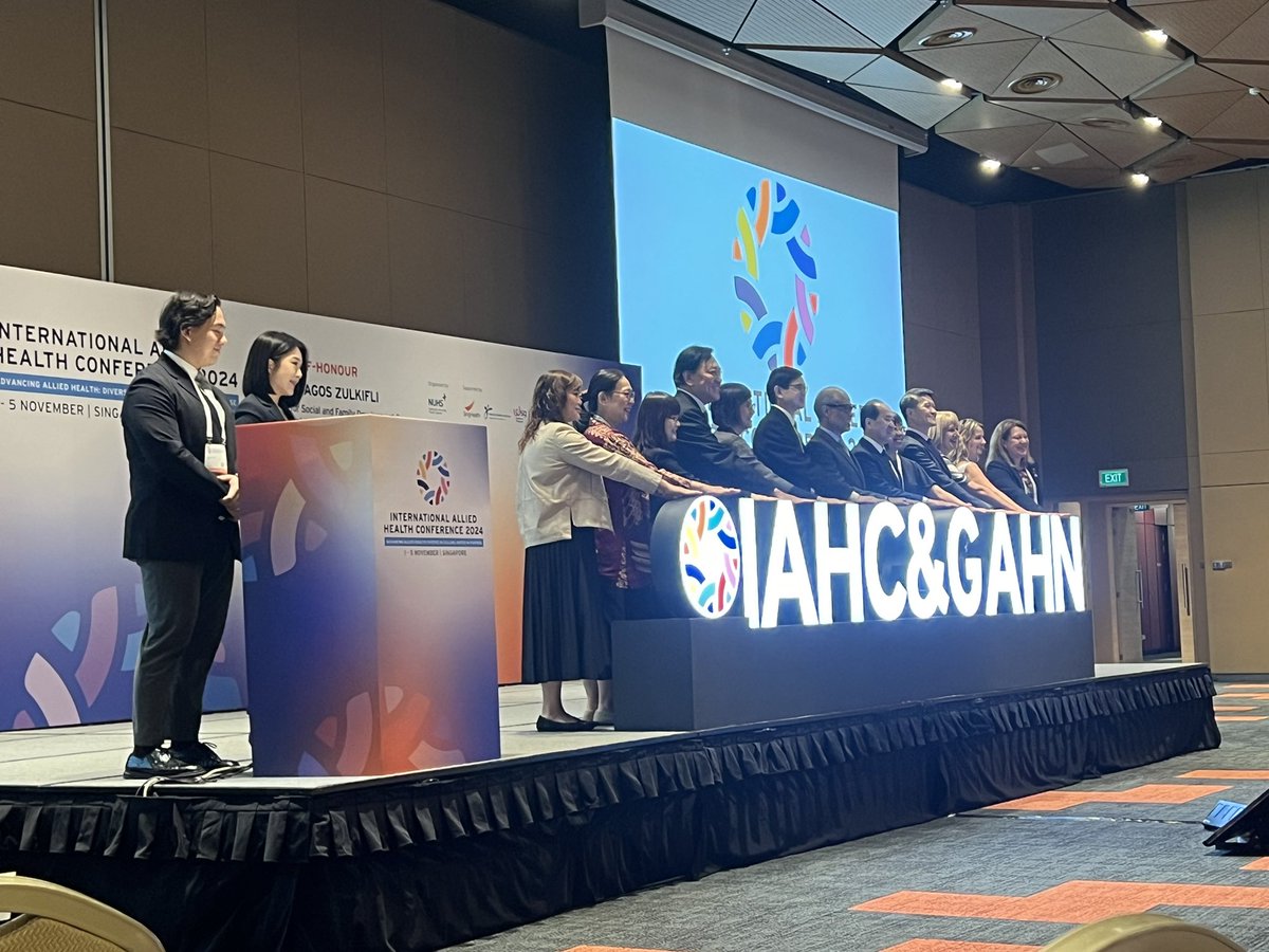 #IAHC2024 Global allied health leaders at one conference. How phenomenal! #charleslew28