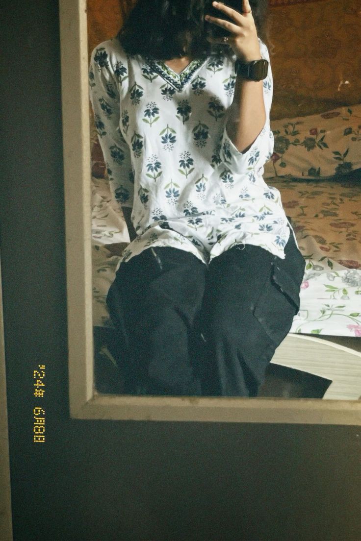 My parents always say"humne duniya dekhi hai" And jab main bolti hu mujhe bhi duniya dekhni hai to mana kar dete hai"🥺