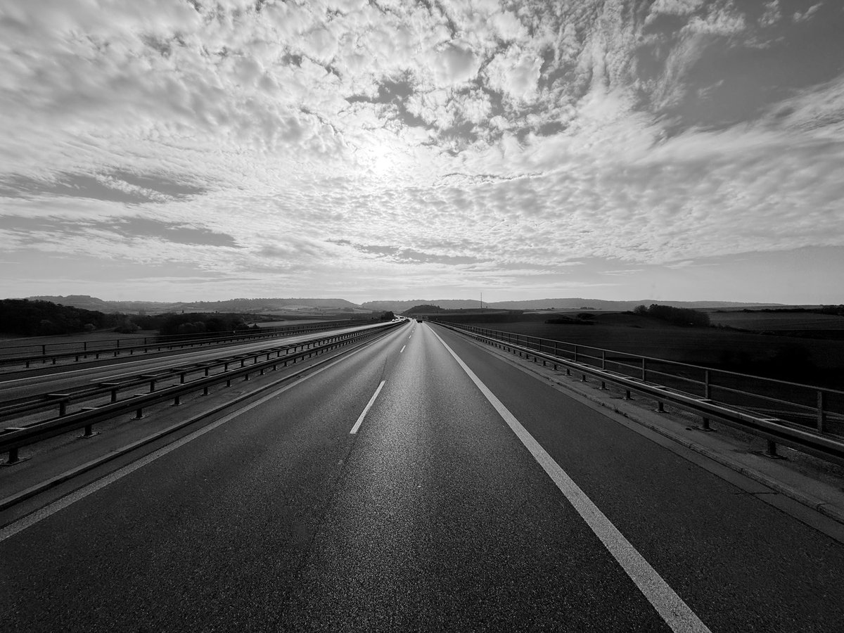 ruudwssls's tweet photo. The road ahead is empty, it's paved.. with miles of the unknown #photography #road https://t.co/tMKg0Za7AI