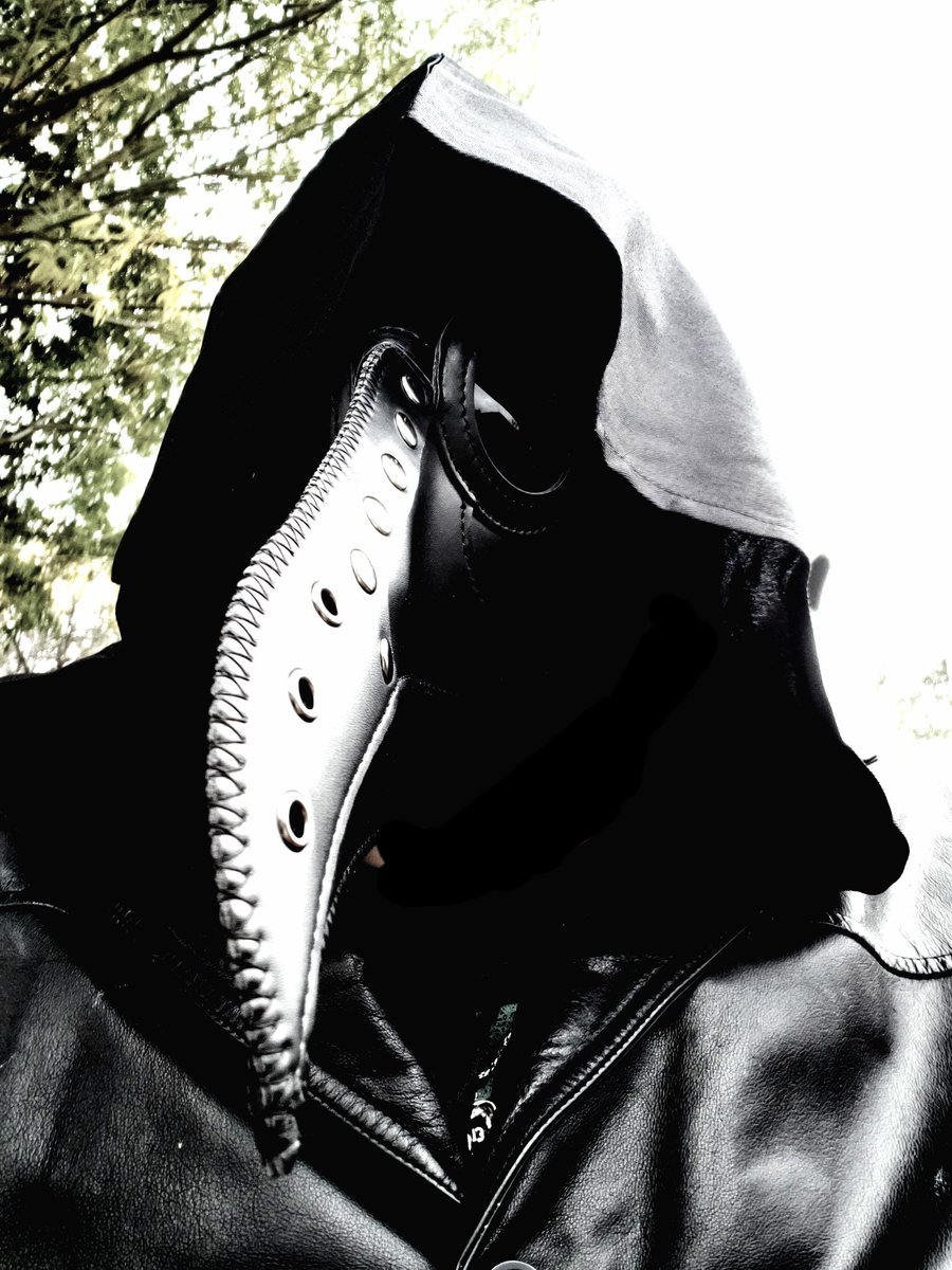 JackBlankHSH's tweet photo. Helped a friend with trick 'r' treaters... must resist urge to use this as pic for hook up apps. https://t.co/RNkiXDjZ7D