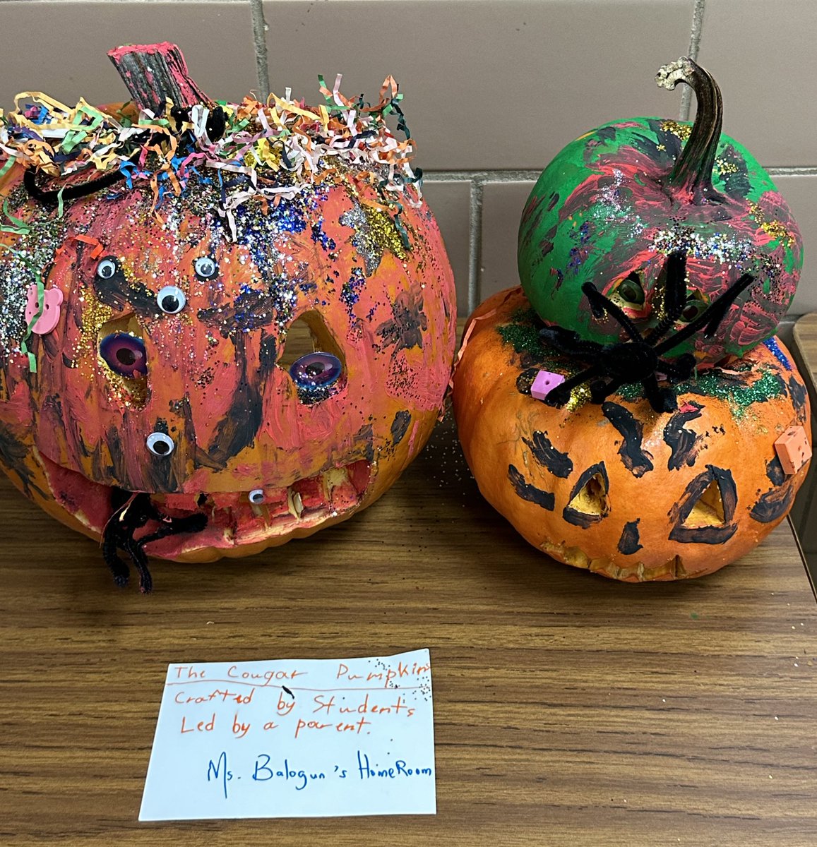 Our annual Pumpkin Decorating Contest took place this week! For the 2nd year in a row, Ms. Hudson’s Class took the honors! This year’s 3rd grade class brainstormed, planned the decoration and made it happen! Congratulations!🎉🎊🎈 #creativity #chesHudson3 #chesfallfestival