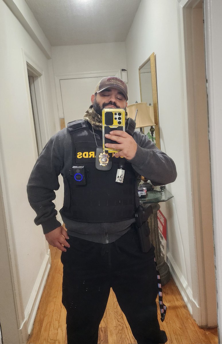SS281_'s tweet photo. Working the night away! Happy Halloweenie yall https://t.co/y5FtkMdeyB