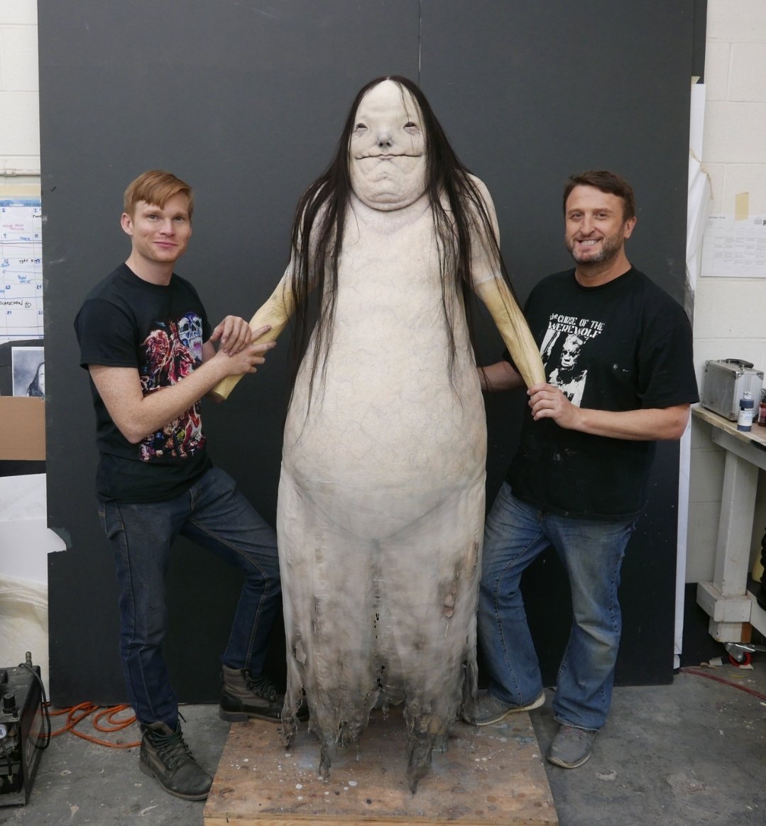 Raise your hand if you were scarred by the illustrations in Alvin Schwartz's "Scary Stories to Tell in the Dark" books! 🙋🏻‍♀️ 
@spectralmotion brought Stephen Gammell's drawings to life for the 2019 film adaptation. @marksteger_artist performed the Pale Lady and Harold the Scarecrow