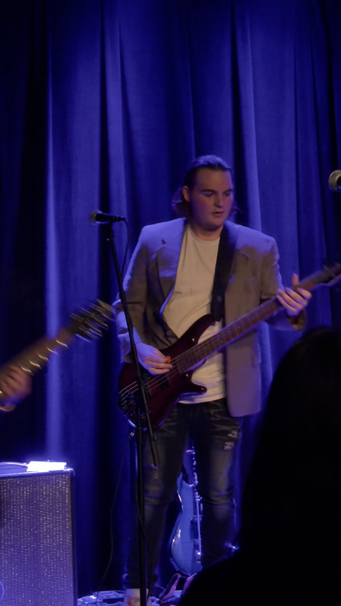 MatthewGaydos's tweet photo. Is this bass player dressed as Technology Connections for Halloween? https://t.co/x2yRsKb8Wl