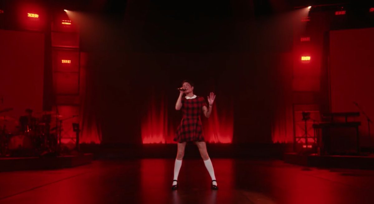 THIS. ENTIRE. PRODUCTION. you guys this is definitely a glimpse of the tour she's creating. I'm telling you, it's gonna be INSANE