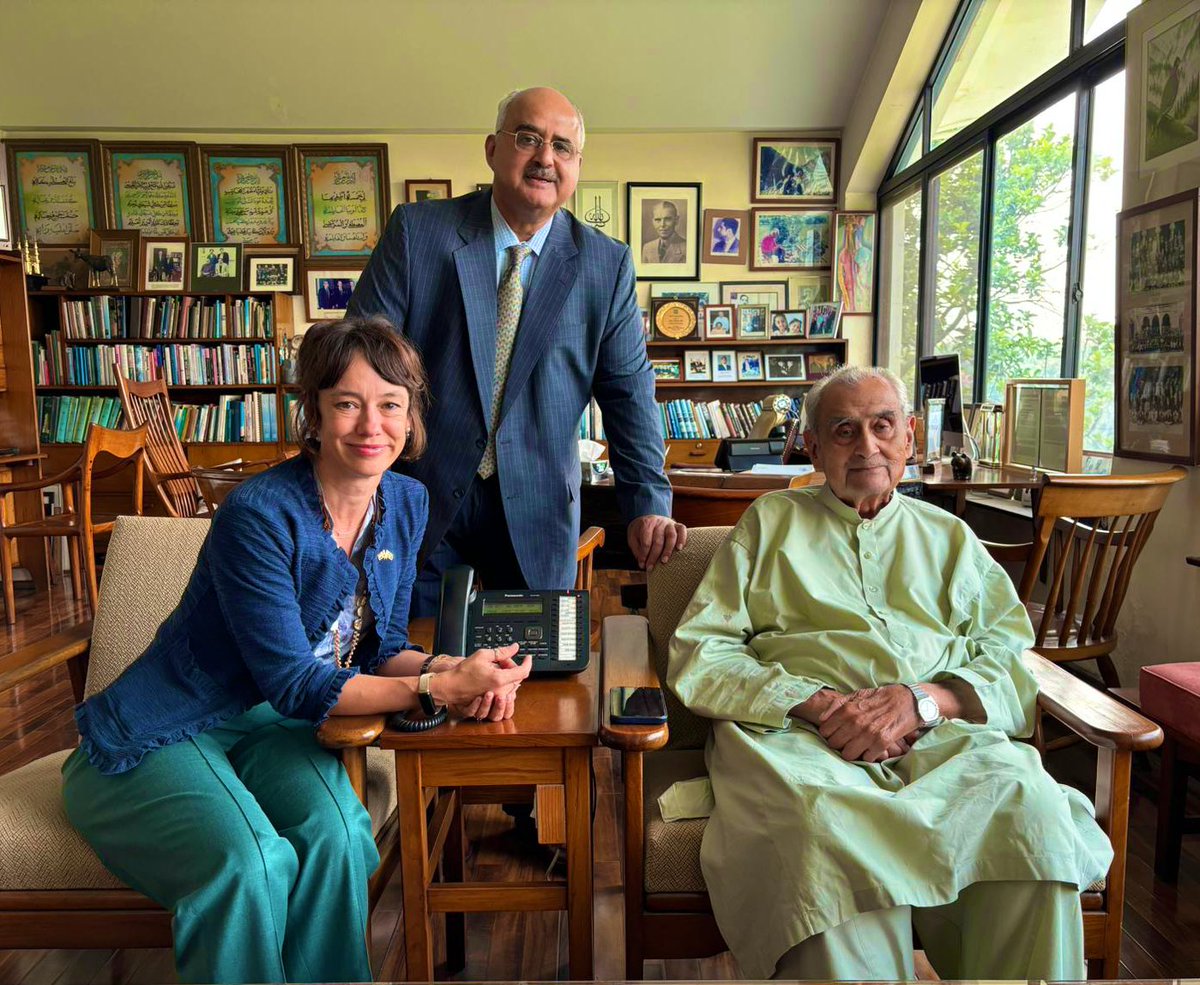 Such a delight to meet the legedary former Honorary Consul of Sweden mr Syed Babar Ali and our current Consul mr Syed Hyder Ali in Lahore. This family’s ties with Sweden goes back 70 years! 

#SwePak75🇸🇪🤝🇵🇰