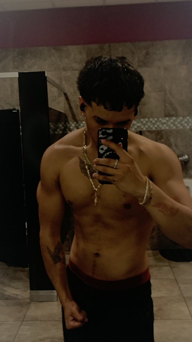 JESUS300K's tweet photo. Dm 4 CU$T0M$😏 #sexy #porn https://t.co/v1zsL9KgFR