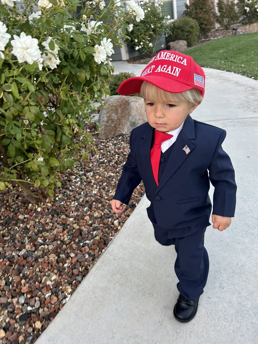 CamilaAnn's tweet photo. @realDonaldTrump my nephew sure made an impressionable Trump this evening. Here he is with his “garbage”. Happy Halloween #Trump2024 https://t.co/jH8LsMTL0n
