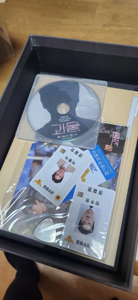 드라마 괴물 블루레이 원가양도 합니다~ 모든 특전과 구성 그대로이며 수정본 디스크도 포함되어있습니다! 편하세 디엠주세요 #드라마괴물 #괴물 #괴물블루레이 #드라마괴물블루레이양도