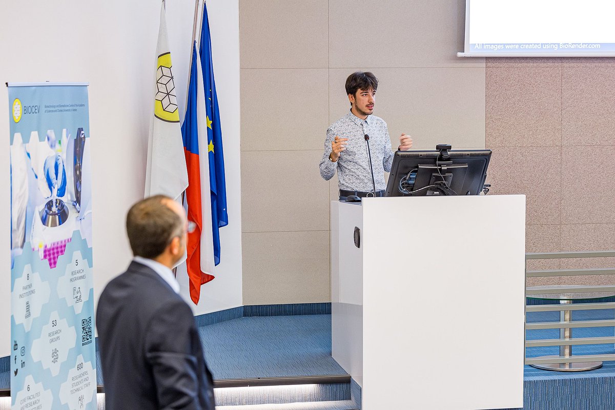 MedPolymers_Prg's tweet image. The advantages of polymer materials during the 7th Biocev Days: An inspiring Prof. Nottelet's🇫🇷lecture about multifunctional polyester biomaterials and our PhD student Kotalik's lecture🇨🇿Thank you both for the interesting talks! @IMC_Prague @BiopolymerTeam @BIOCEV_science