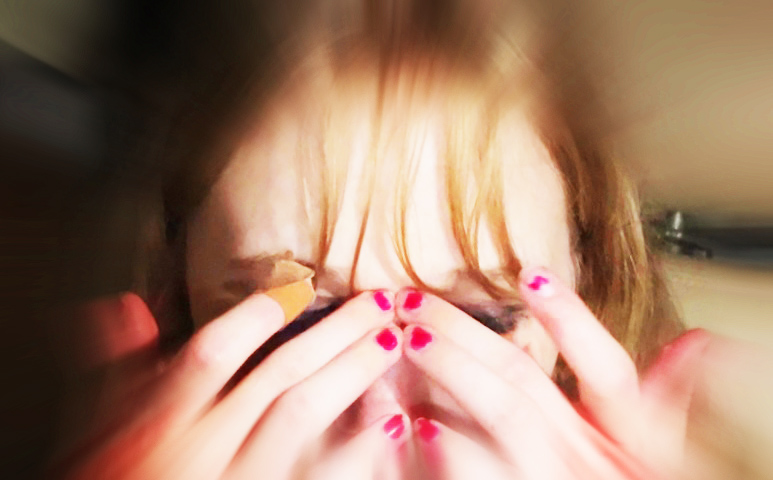 NextRandomVideo's tweet image. Totally iNSaNe! check this @piercetheveil fan! 3 guesses anyone as to what I'm sure this girl is for #Halloween. She's even got the font painted right! #AFlairForTheDramatic #MadeMyNight