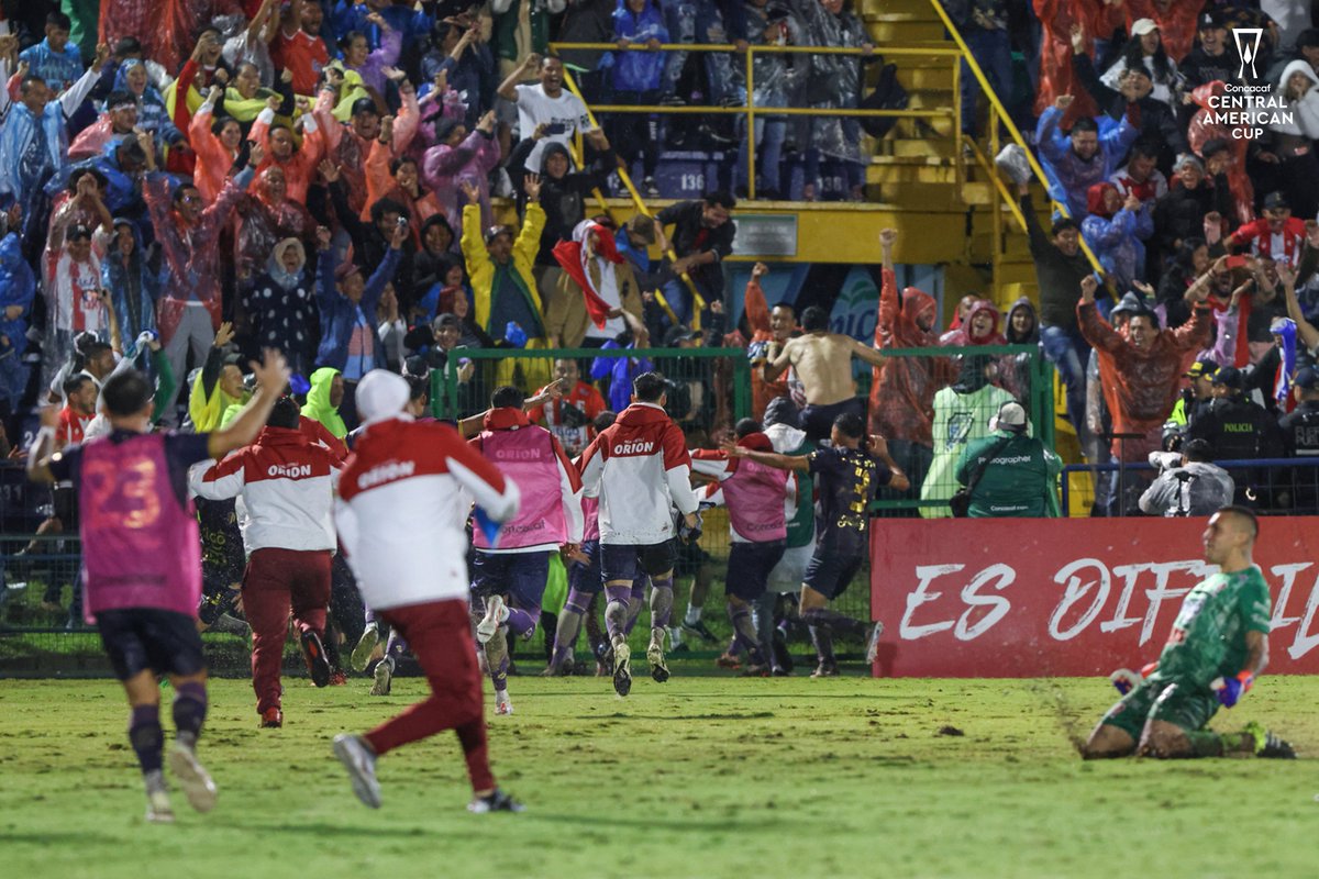 ¡NOCHES INOLVIDABLES DE
COPA CENTROAMERICANA! 💫