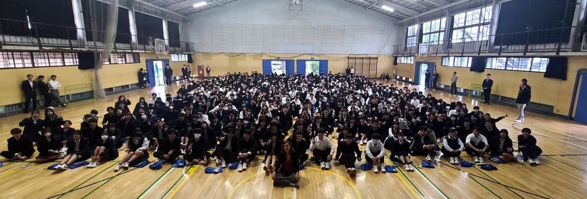 Marie Hours, conseillère politique de l’Ambassade, a rencontré les élèves du lycée de Yamato (Kanagawa), pour un temps d’échange sur le métier de diplomate, l’🇪🇺 et la 🇫🇷. Merci pour leur accueil chaleureux et leur curiosité ! #EUschooljp