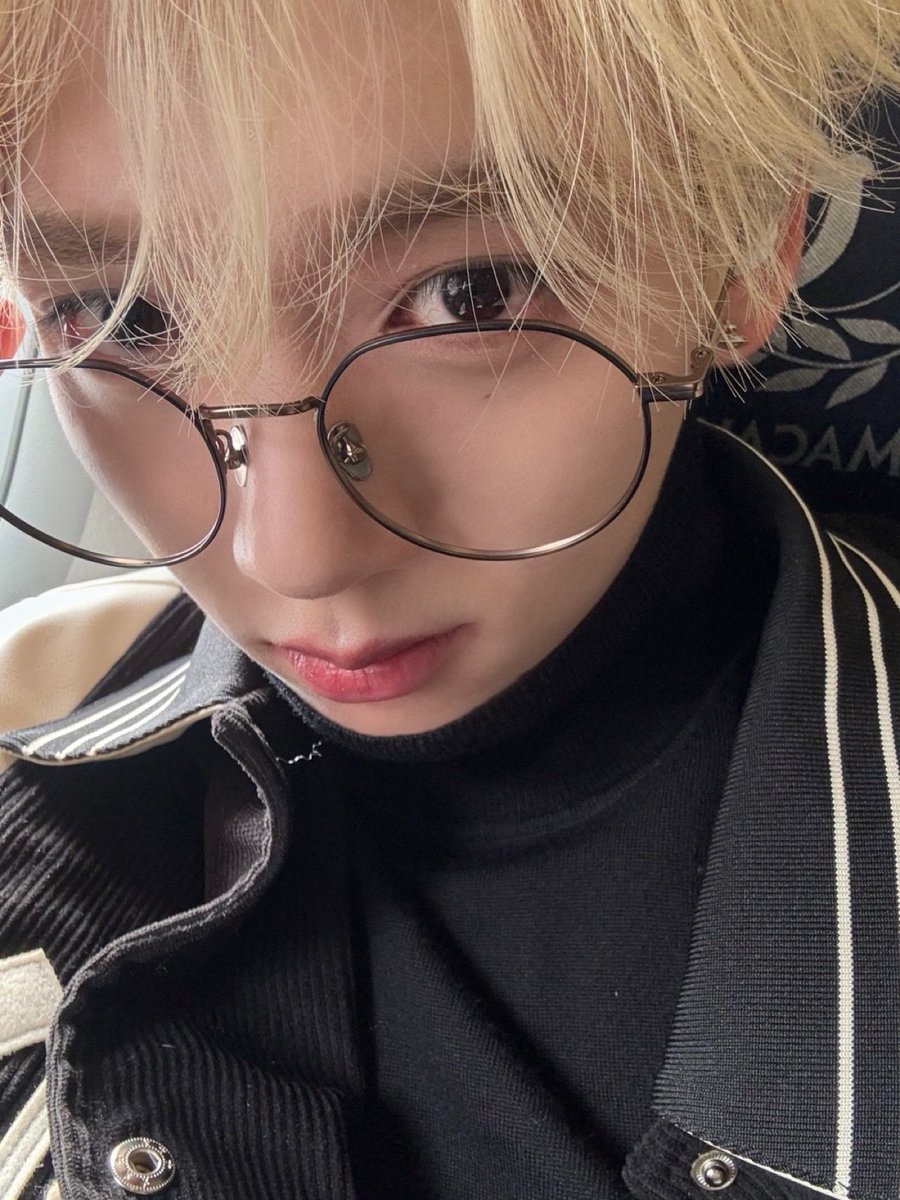 💭🧷241101 ㅡ 2:37PM KST

🐰: 📸

🐰: i'll goooo

🐰: i like that

#yujmail #yujmedia