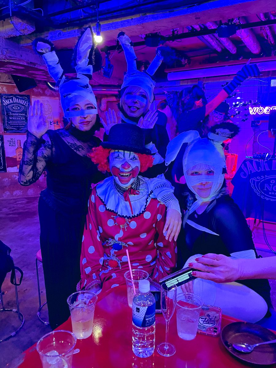 dan_music's tweet image. 代々木wooferのハロウィンパーティーは楽しかったよ。久々朝まで頑張った。一年一度くらいはピエロになりたいね。
#woofer