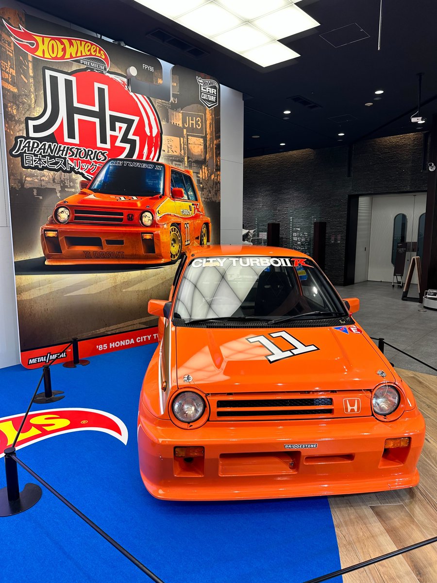 HondaJP's tweet photo. 世界的ミニカーメーカー「#HotWheels 体験展」開催🚙

ミニカー化された実車の展示や、ミニカーを実際に走らせる体験など親子で楽しめる展示です！

展示車両
🚙City Turbo II
🚙CR-X(1987)
🛵スーパーカブ C125

期間 11/1(金)-11/13(水) 
場所 ウエルカムプラザ青山

https://t.co/hWubFHtimS https://t.co/5qgE7XwWmV