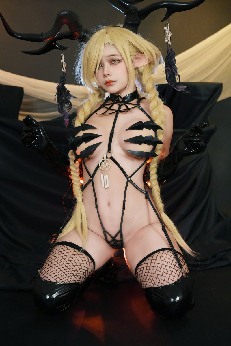 🦇Trick or Treat 🦇
🎃👻Happy Halloween 👻🎃
Character : Owari fanart by Dishwasher1910
CN : Mirin - Isekai no Densetsu
IG : Mirin_Shu
X : @mirin_shuu
Gank.: MirinShu

#owariazurelanecosplay #azurelanecosplay #halloween2024 https://t.co/AtqUXhqHmN