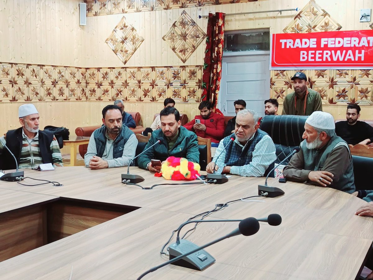 JKNC_Beerwah's tweet photo. Hon,ble Mla Beerwah @ShafiAhmadWani4 presided over a meeting with trade union Beerwah at town hall. A concrete plan was discussed to ensure empowerment of traders of beerwah by equipping them with all the facilities that will help the town trade to touch the new heights @JKNC_ https://t.co/hTwoFVfmvC