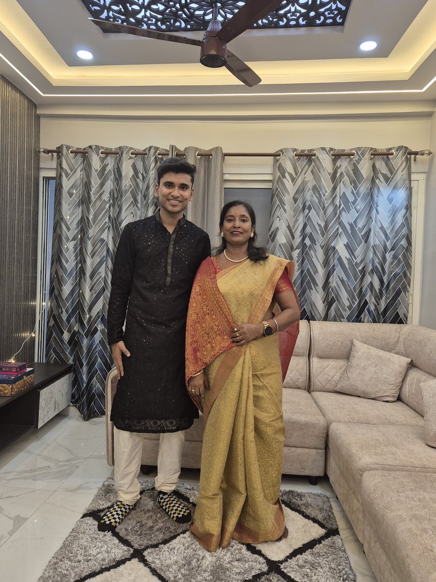 InvestorAyush's tweet photo. Recently I bought a new flat and gifted it to my Mom.

Trust me, 10 years ago when I started my journey, she was the first one who believed in me and my crazy dreams.

Somehow she was more confident in me than I was in myself.

From a simple housewife to hustling and starting her small business just to pay up my school fees and household expenses. 

I've seen it all over the years and I'll make sure she never has to work again even for a day in her life 'just for money'.

Thank you Mummy for EVERYTHING !!