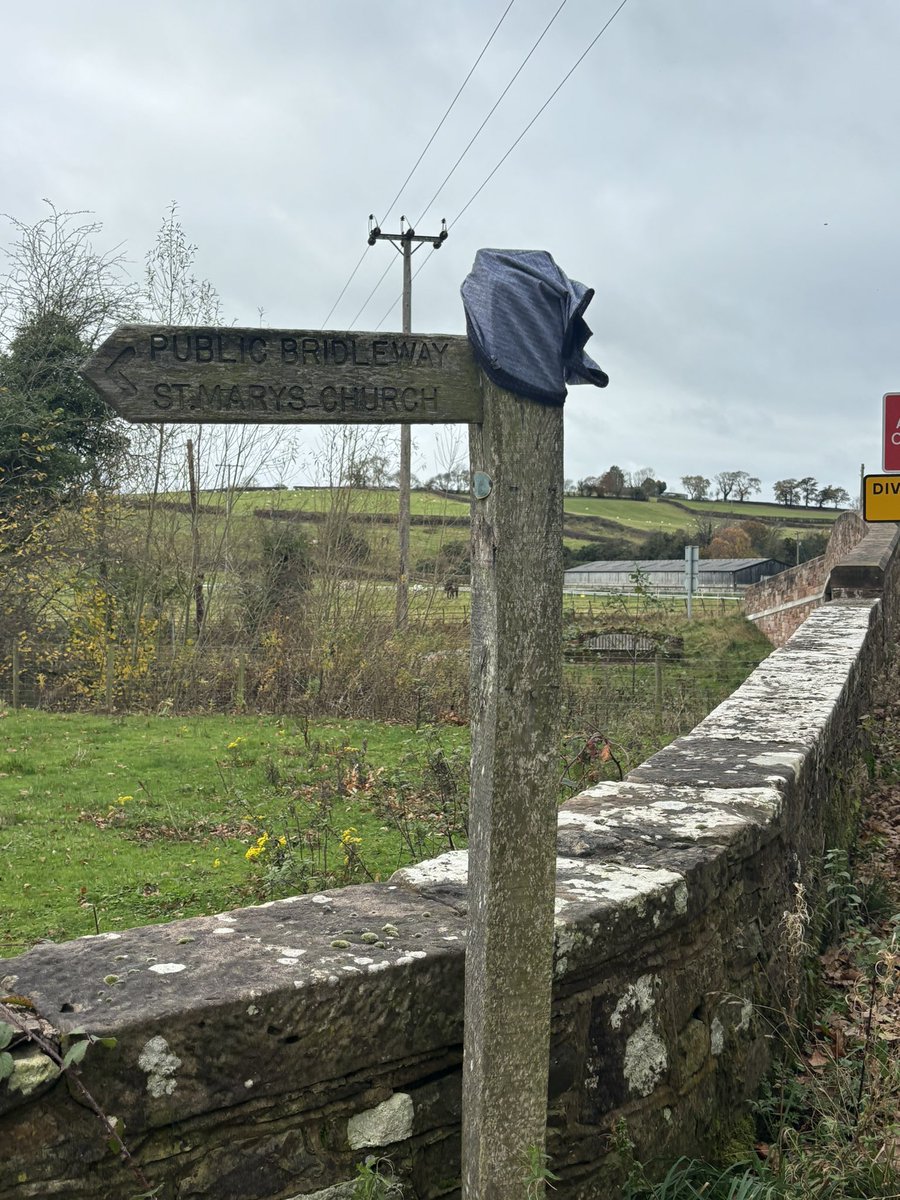 rattycastle's tweet photo. Has anyone lost their knickers near #Bellbridge π#fingerpostfriday https://t.co/1h1rOmUGBq