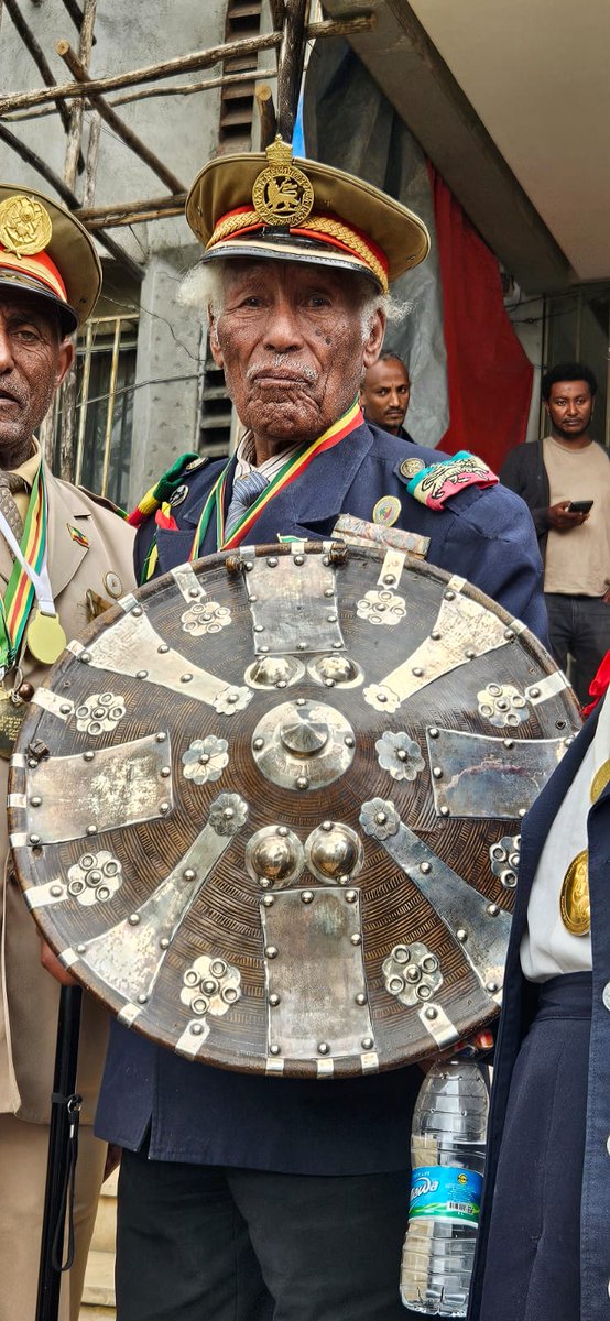 lootplunder's tweet image. Huge news. It&apos;s back.

The shield taken from Ethiopia in 1868, put up for sale in Newcastle this year, identified through the expertise of @alulapan (who shared the pics) and handed over through the negotiation of HIH Prince Ermias &amp;amp; the Royal Ethiopian Trust just came back home.