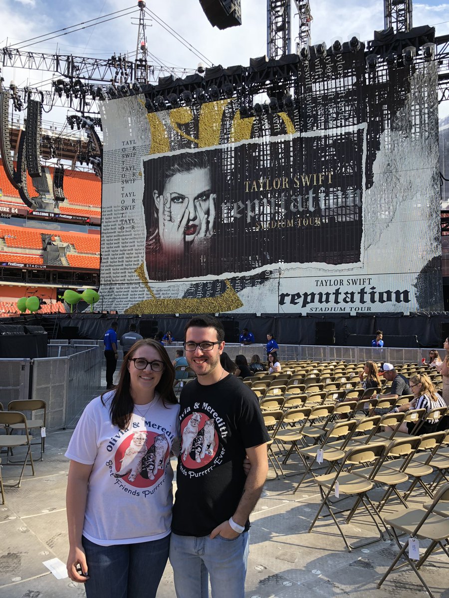 Swallace95's tweet photo. @erastourticks @LucasOilStadium https://t.co/ffkDEWxRHb