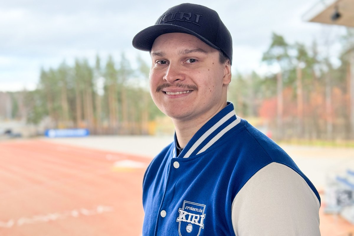𝐓𝐄𝐑𝐕𝐄𝐓𝐔𝐋𝐎𝐀 𝐊𝐈𝐑𝐈-𝐏𝐄𝐑𝐇𝐄𝐄𝐒𝐄𝐄𝐍 𝐀𝐑𝐓𝐓𝐔!

Oulussa syntynyt, Seinäjoen ja Tampereen kautta Jyväskylään kotiutunut entinen kilpaurheilija Arttu Hanhisalo aloittaa Kirin toiminnanjohtajana 11.11.2024

Tiedote ➡️ jklkiri.fi/arttu-hanhisal…

#pesis #jyväskylä