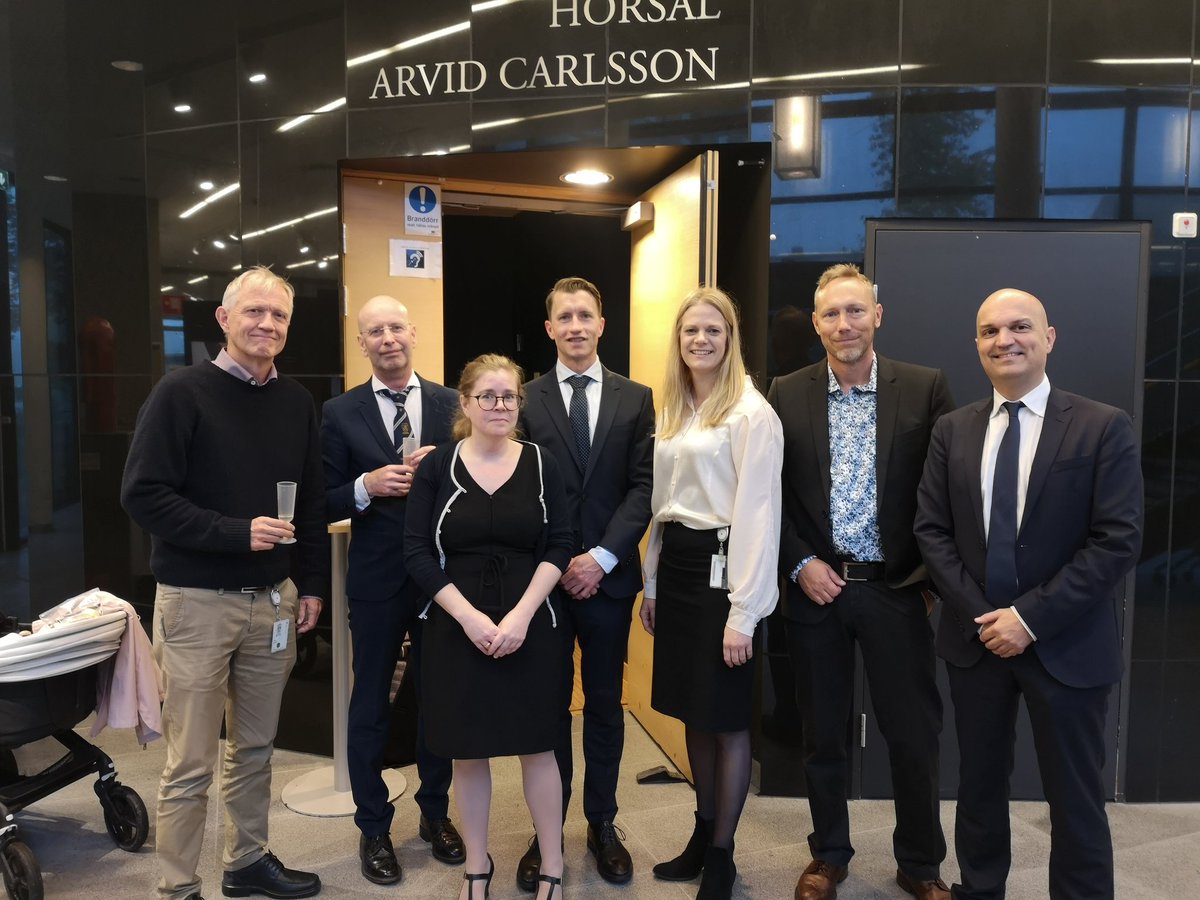 Indeed, a very patient-centered PhD thesis on breast reconstruction👏, brilliantly defended by Jonas Löfstrand, Plastic Surgery, Sahlgrenska. 
Thanks 🙏 for inviting me to chair the examining board: supervisors Emma Hansson, Mattias Lidén, Victoria Fröjd. lnkd.in/dKR5Mgyk