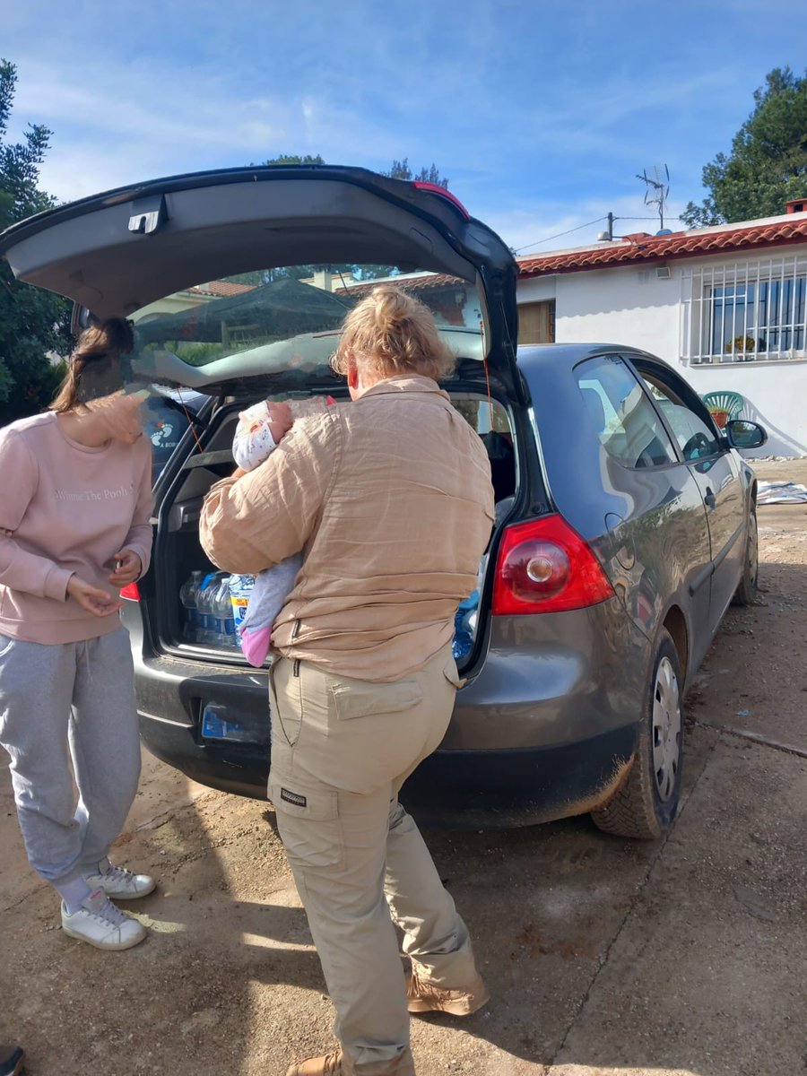 Gente anónima ayudando a gente..... como sé que ella no lo va a decir, aquí mi amiga <a href="/Regente__/">La_Regente</a> haciendo lo que deberían hacer otros. Como ella, muchísimos a quienes no conozco. Te como la cara, Eli 😘