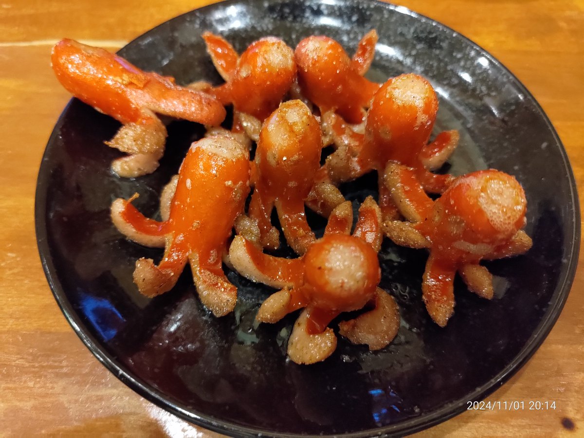 #居酒屋
とてもシンプルで美味しい。一匹逃げかけてるね。