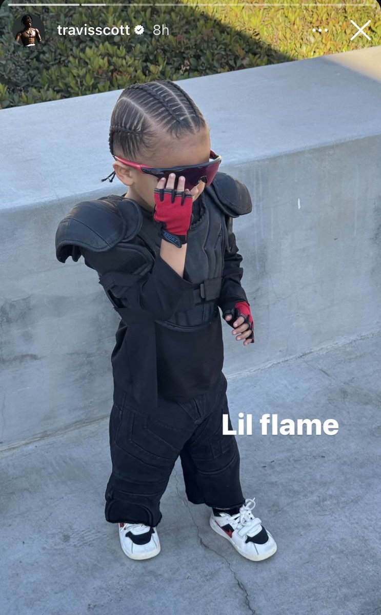 RodeoTheAlbum's tweet photo. Travis Scott’s son Aire dressed up as him for Halloween 😭 https://t.co/1MICOYly4P