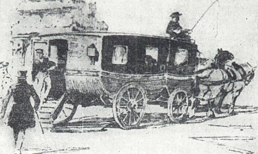 pierpi13's tweet photo. Fin dal 1845 è stato attivo a Roma un servizio di trasporto pubblico. Il 12 giugno 1845 viene attivata la prima linea dalla Impresa generale delle diligenze pontificie diretta da Andrea Ridolfi: da piazza Venezia alla basilica di San Paolo l'omnibus impiega circa 45 minuti.
Le  corse non sono ad orario fisso, si parte solo quando c’è un conveniente numero di viaggiatori. Il prezzo della corsa, fissato in 10 baiocchi, è riscosso dal cocchiere, che durante il viaggio se ne sta in piedi su un apposita pedana, sistemata sul retro di una carrozza dipinta in giallo e nero, con un unico accesso posteriore e due panche interne sistemate ai lati.
Per vedere attive nuove linee omnibus dovranno passare undici anni. Il 7 luglio 1856 è inaugurata la prima ferrovia dello stato pontificio, la Roma-Frascati. Nello stesso giorno dell’inaugurazione, per la notevole distanza della stazione dall’abitato della città di allora, la Società generale delle strade ferrate romane attiva la linea piazza Montecitorio-porta Maggiore. (Tramroma)