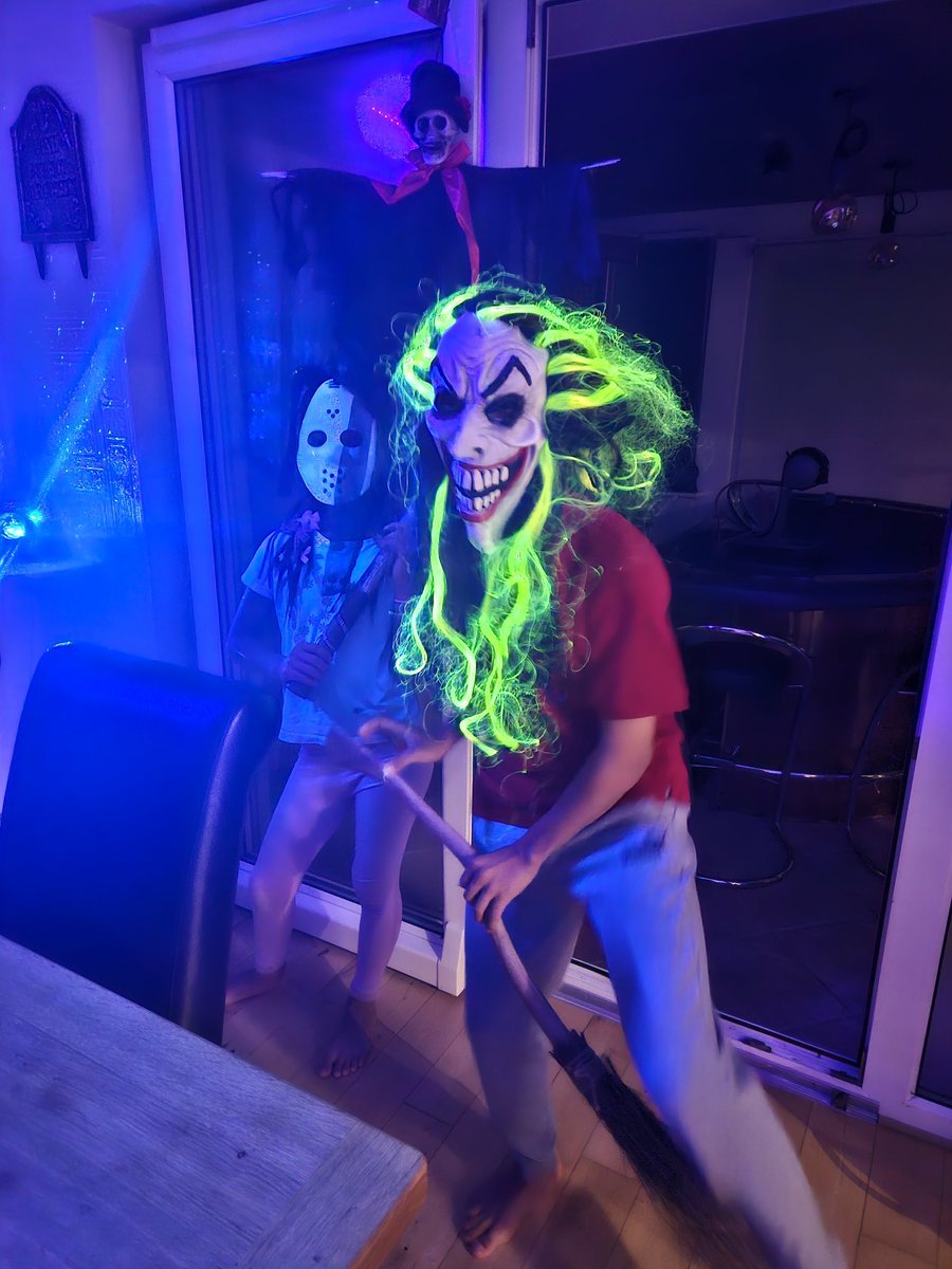 LordHarber's tweet photo. Min and Mick tried to scare 😱 us last night #Halloween  #scare #funny 😱🎃🙏🤣 https://t.co/OupuCaQ7xh