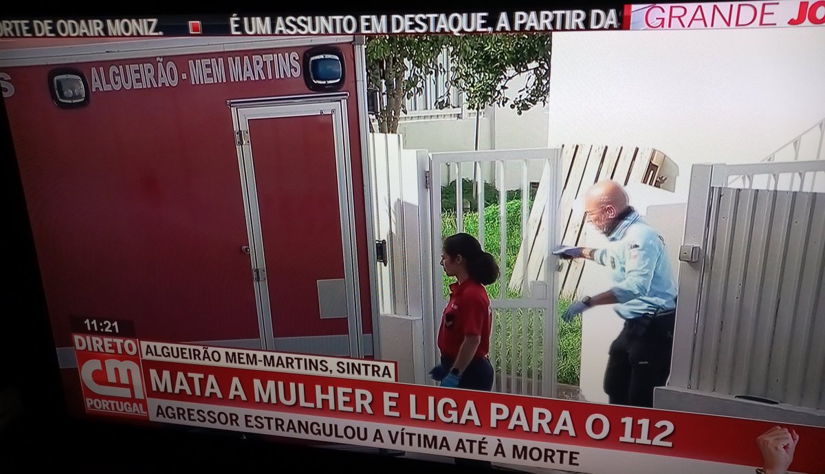 Até quando esta merda?
Contra isto n s indignam os cheganos.
Estou farta.
40 anos. Era mais nova do que eu.
Foi estrangulada na sua própria cama.
Até quando esta merda?? Alguém responde?