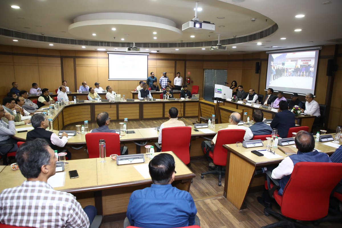 pgcilindia's tweet photo. During the program, Vigilance Department magazine “Candour” was also released by Shri R. K. Tyagi, CMD. A film on Vigilance Awareness campaign &amp; VAW 2024 week activities was also shown. (2/2) https://t.co/00GO5t4eRm