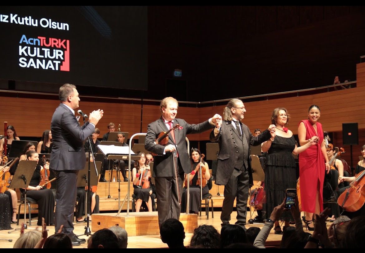 Cumhuriyetimizin 101. yılını büyük bir coşkuyla kutladık! AcnTURK Sigorta olarak, sanata ve gençliğe olan desteğimizi bir kez daha göstermekten gurur duyuyoruz. AcnTURK Gençlik Senfoni Orkestrası, 29 Ekim’e özel bu eşsiz konserde bizleri büyüleyici bir müzik yolculuğuna çıkardı.