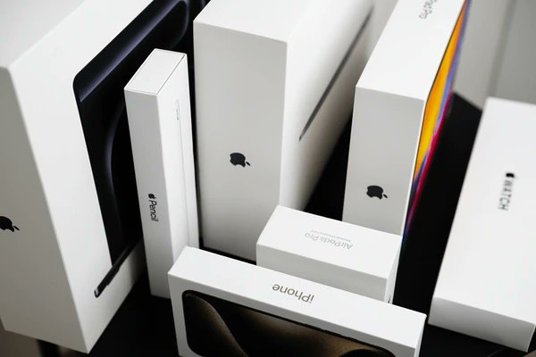 Apple gastó millones en diseñar cajas que tirarías a la basura

Microsoft se rió de ellos

Pero esta obsesión por el “despilfarro” se estudia ahora en escuelas de diseño de todo el mundo

He aquí el loco principio psicológico que descubrieron y que cambió las ventas para siempre: